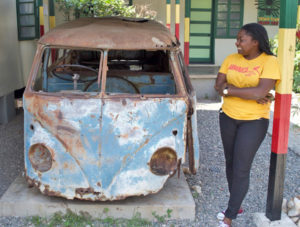 VW Bus im Culture Yard Kingston