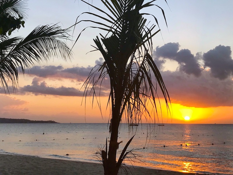 Sonnenuntergang und nachhaltige Jamaikareisen
