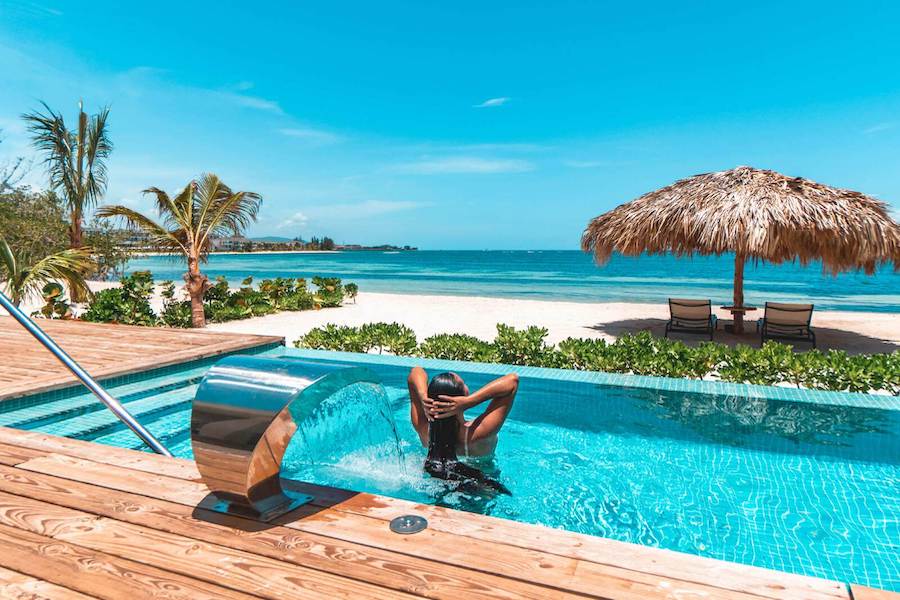 Relaxen am Pool in Jamaika
